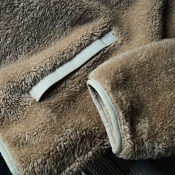 J. crew camel tan Sherpa half zip pullover fleece with neon green zipper - Picture 4 of 11